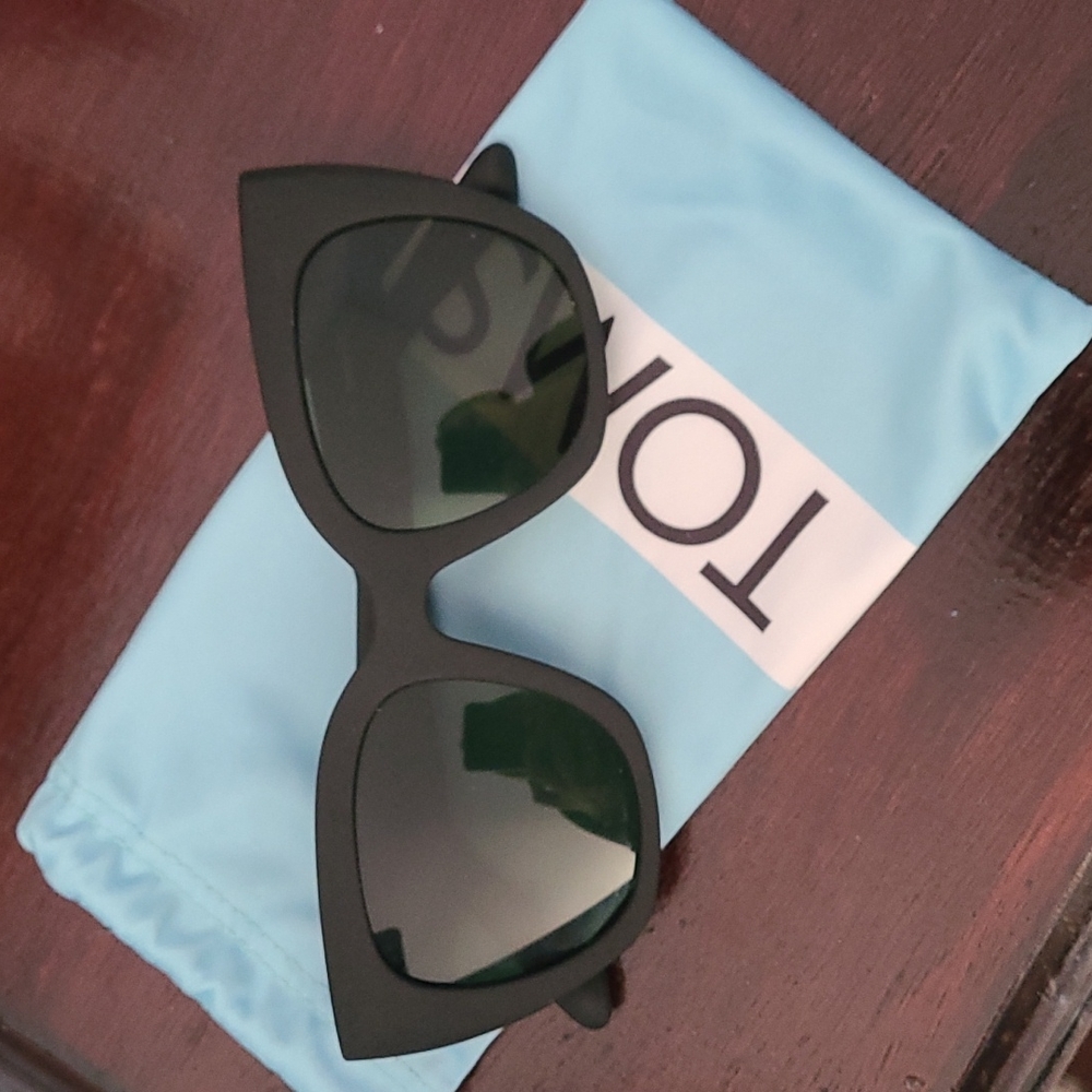 Tom's sunglasses